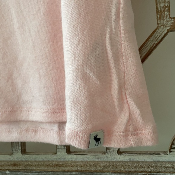 NWT A&F soft pink tshirt with elastic sleeves - Picture 3 of 6